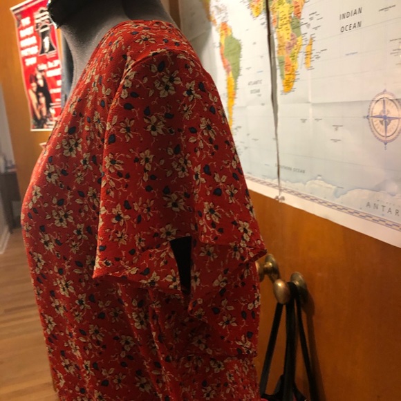 Red floral blouse - Picture 3 of 5